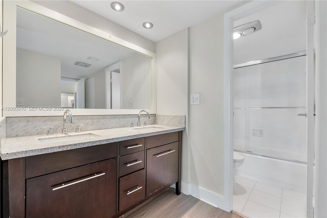 Active With Contract: $265,000 (2 beds, 2 baths, 1157 Square Feet)