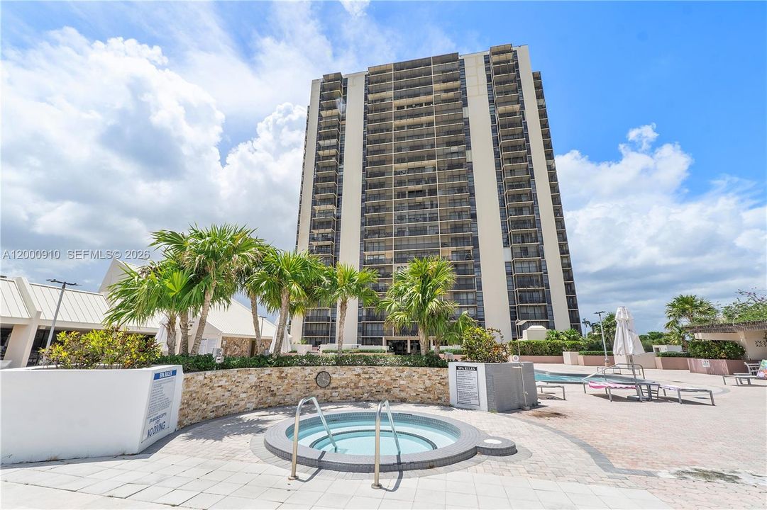 Active With Contract: $265,000 (2 beds, 2 baths, 1157 Square Feet)