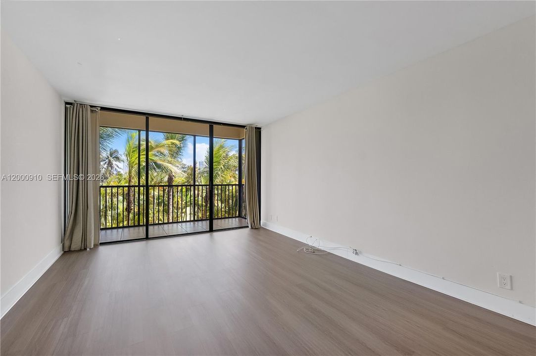 Active With Contract: $265,000 (2 beds, 2 baths, 1157 Square Feet)