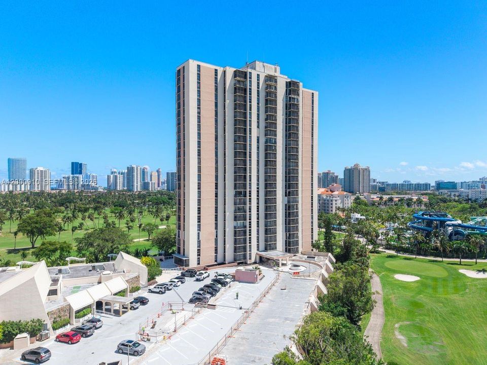 Active With Contract: $265,000 (2 beds, 2 baths, 1157 Square Feet)