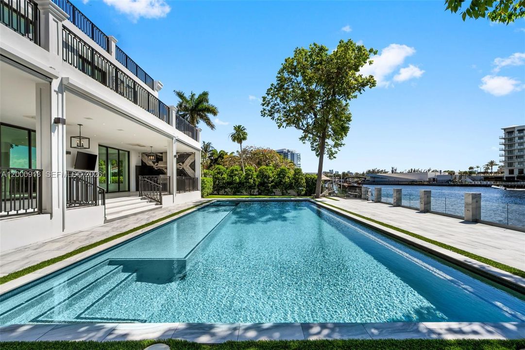 For Sale: $15,995,000 (10 beds, 7 baths, 9655 Square Feet)