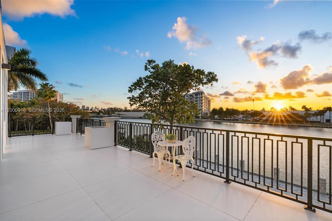 For Sale: $15,995,000 (10 beds, 7 baths, 9655 Square Feet)