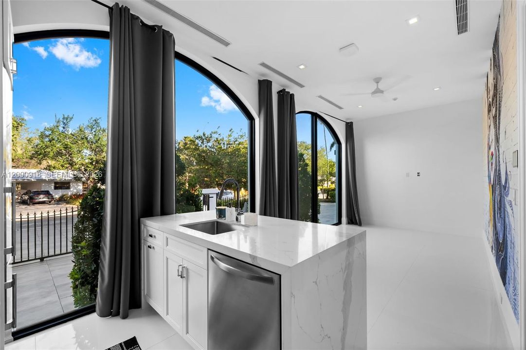 For Sale: $15,995,000 (10 beds, 7 baths, 9655 Square Feet)