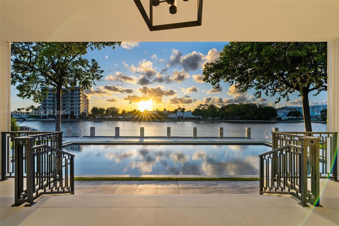 For Sale: $15,995,000 (10 beds, 7 baths, 9655 Square Feet)
