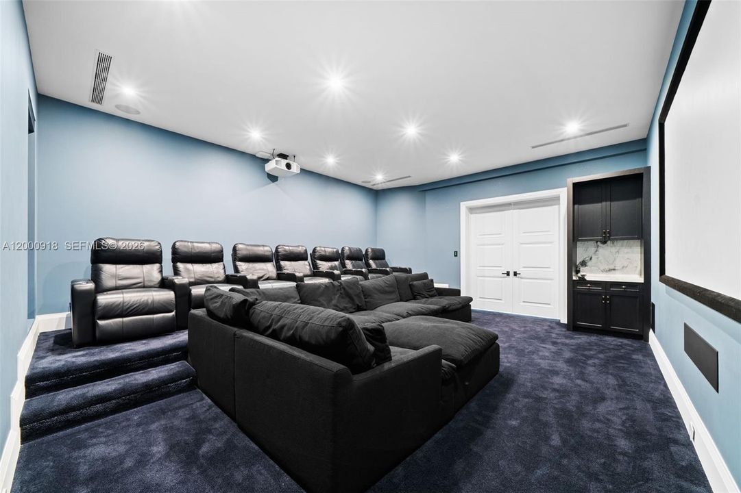For Sale: $15,995,000 (10 beds, 7 baths, 9655 Square Feet)