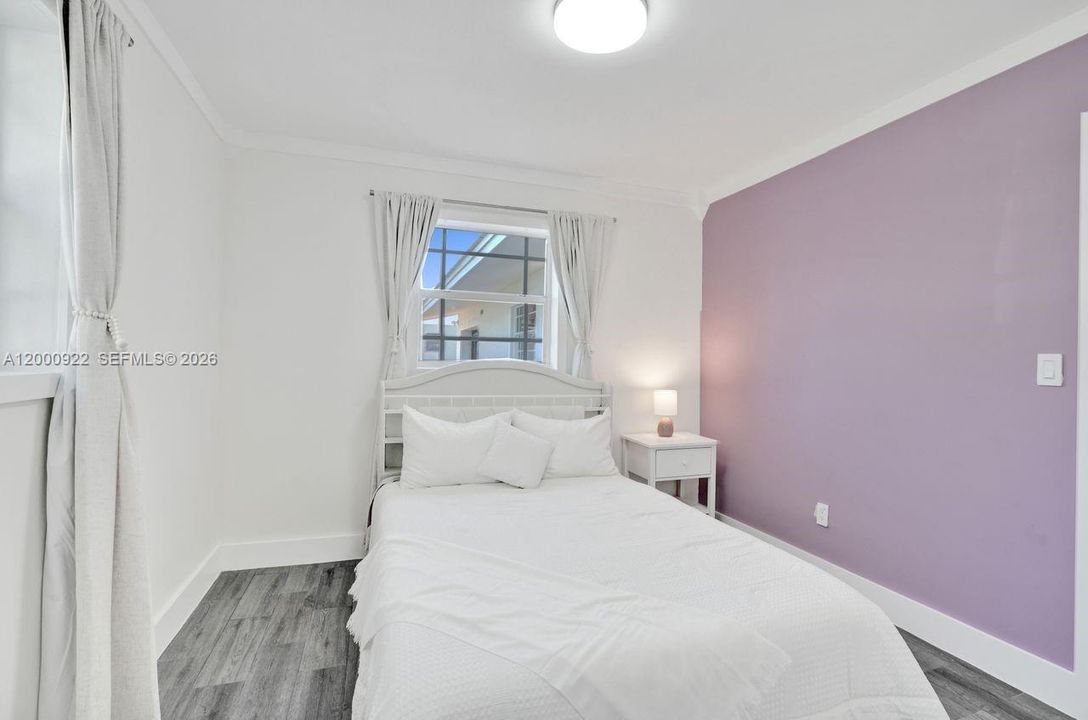 Vendido Recientemente: $1,050,000 (3 camas, 2 baños, 2616 Pies cuadrados)