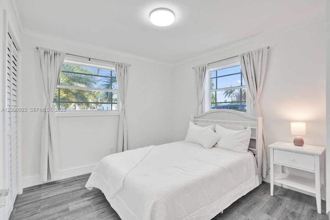 Vendido Recientemente: $1,050,000 (3 camas, 2 baños, 2616 Pies cuadrados)
