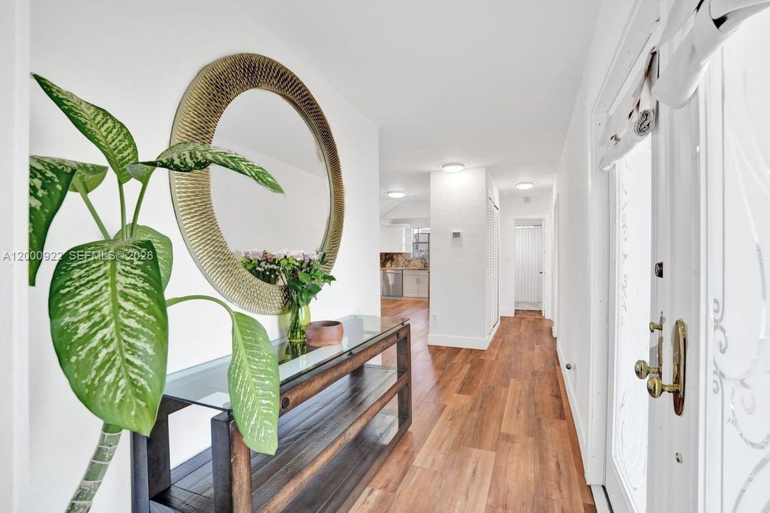 Vendido Recientemente: $1,050,000 (3 camas, 2 baños, 2616 Pies cuadrados)