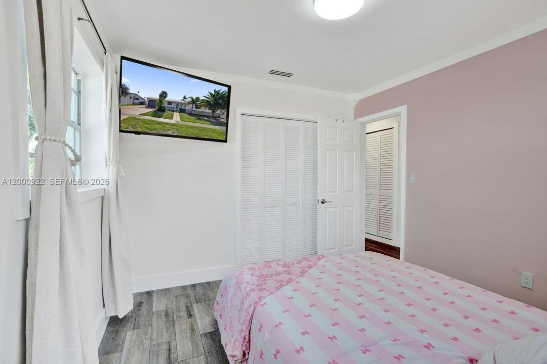 Vendido Recientemente: $1,050,000 (3 camas, 2 baños, 2616 Pies cuadrados)