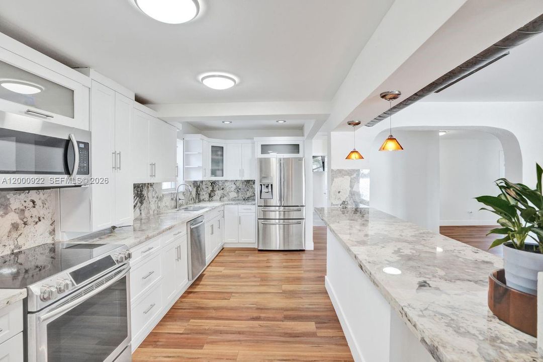 Vendido Recientemente: $1,050,000 (3 camas, 2 baños, 2616 Pies cuadrados)