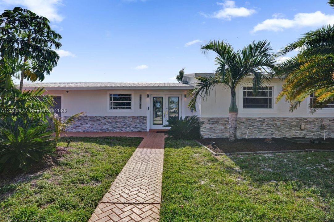Vendido Recientemente: $1,050,000 (3 camas, 2 baños, 2616 Pies cuadrados)