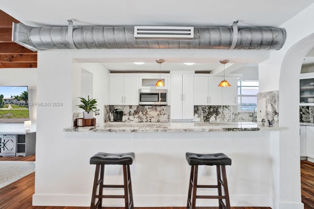 Vendido Recientemente: $1,050,000 (3 camas, 2 baños, 2616 Pies cuadrados)