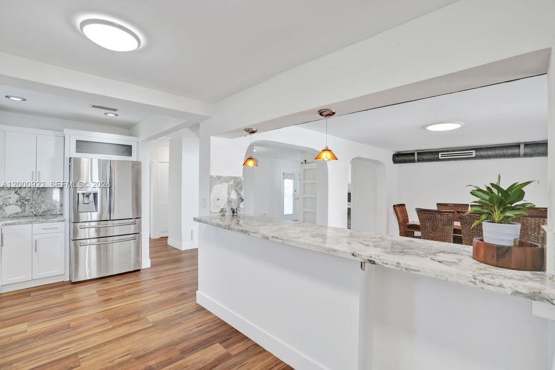 Vendido Recientemente: $1,050,000 (3 camas, 2 baños, 2616 Pies cuadrados)
