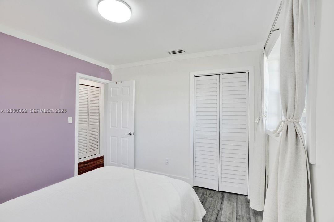 Vendido Recientemente: $1,050,000 (3 camas, 2 baños, 2616 Pies cuadrados)