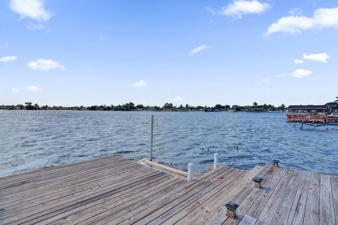 Vendido Recientemente: $1,050,000 (3 camas, 2 baños, 2616 Pies cuadrados)