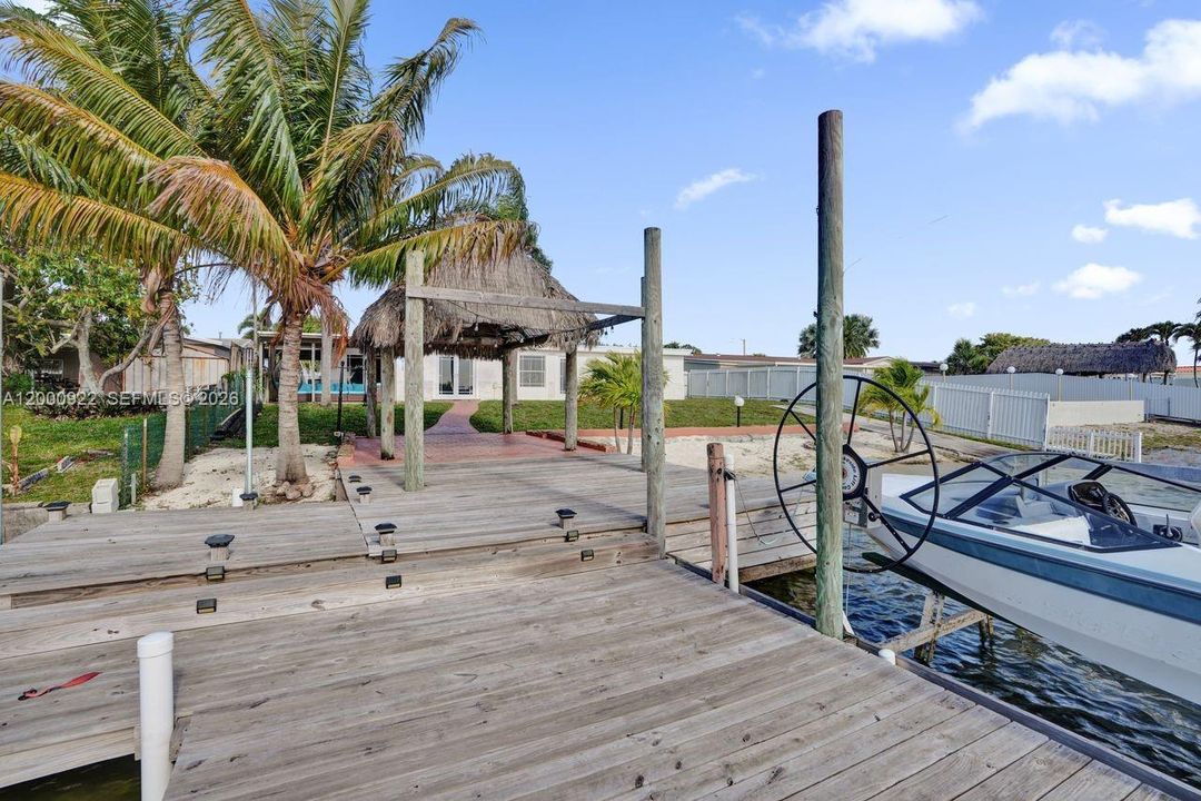 Vendido Recientemente: $1,050,000 (3 camas, 2 baños, 2616 Pies cuadrados)