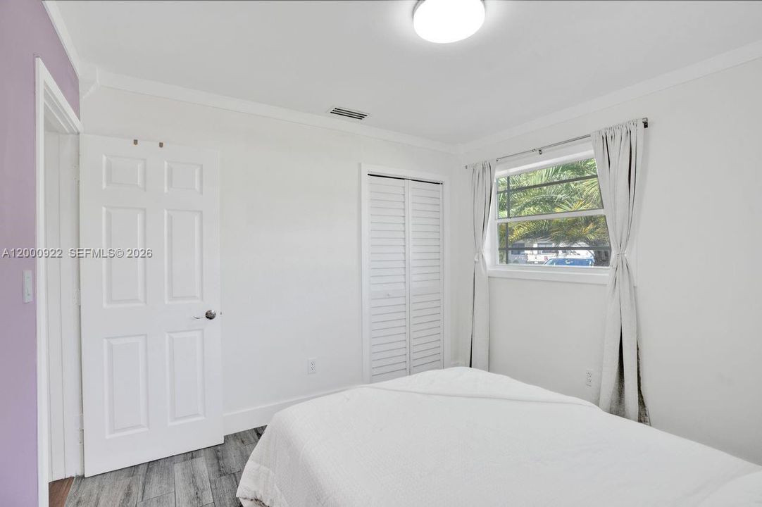 Vendido Recientemente: $1,050,000 (3 camas, 2 baños, 2616 Pies cuadrados)