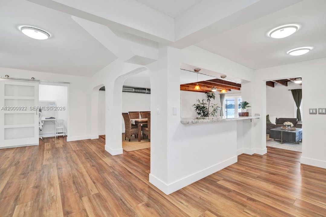 Vendido Recientemente: $1,050,000 (3 camas, 2 baños, 2616 Pies cuadrados)