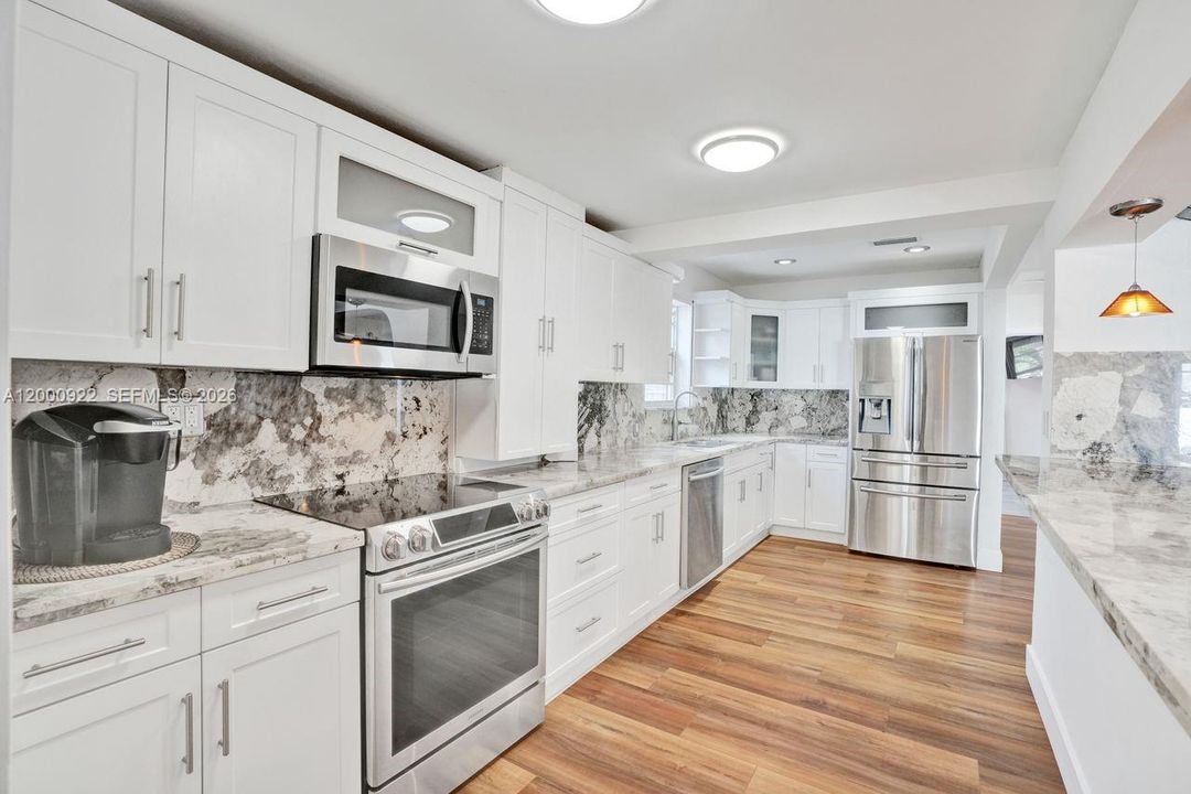 Vendido Recientemente: $1,050,000 (3 camas, 2 baños, 2616 Pies cuadrados)