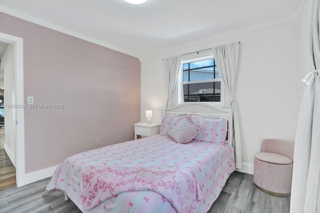 Vendido Recientemente: $1,050,000 (3 camas, 2 baños, 2616 Pies cuadrados)
