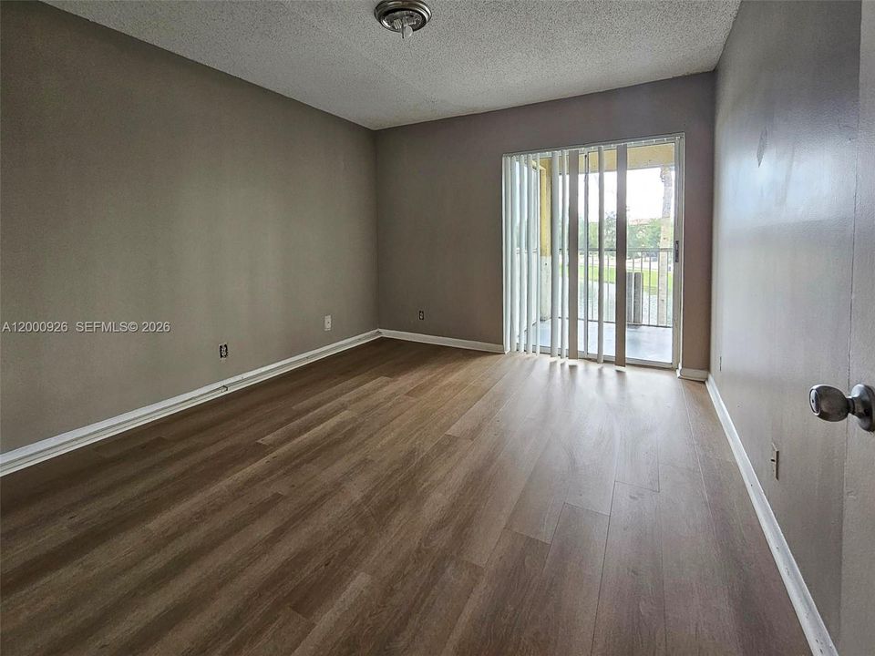 For Sale: $189,000 (2 beds, 2 baths, 1030 Square Feet)