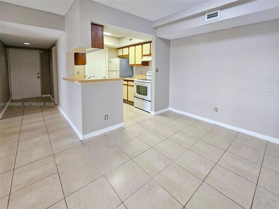 For Sale: $189,000 (2 beds, 2 baths, 1030 Square Feet)