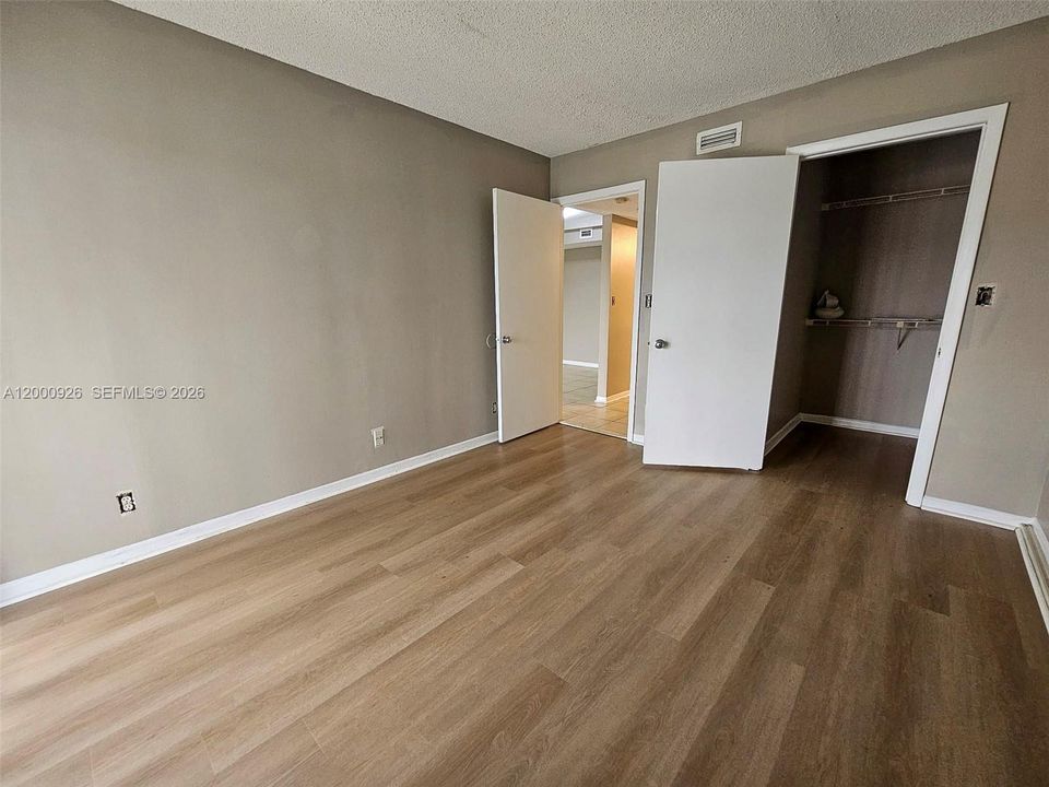 For Sale: $189,000 (2 beds, 2 baths, 1030 Square Feet)