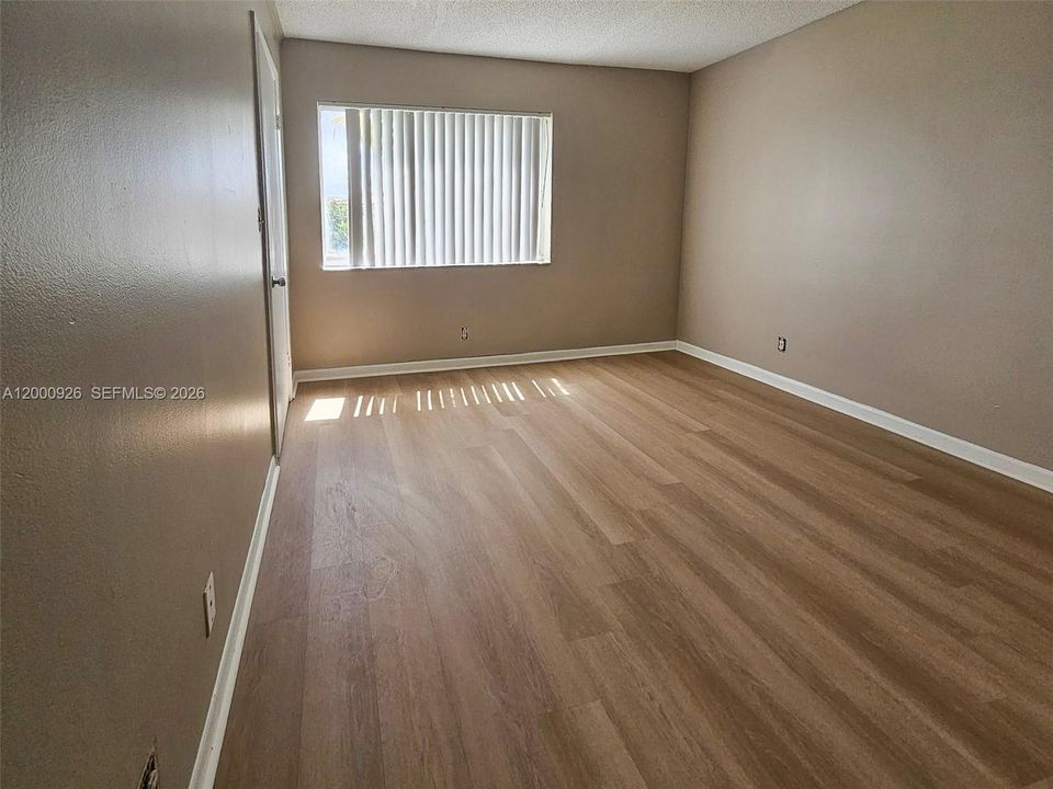 For Sale: $189,000 (2 beds, 2 baths, 1030 Square Feet)