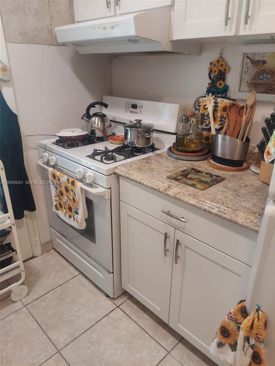 На продажу: $175,000 (2 спален, 1 ванн, 953 Квадратных фут)