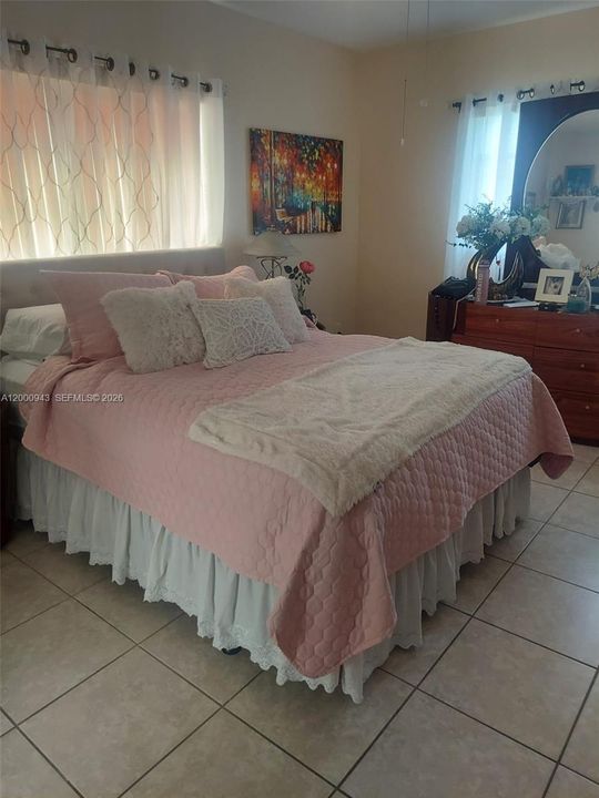 На продажу: $175,000 (2 спален, 1 ванн, 953 Квадратных фут)