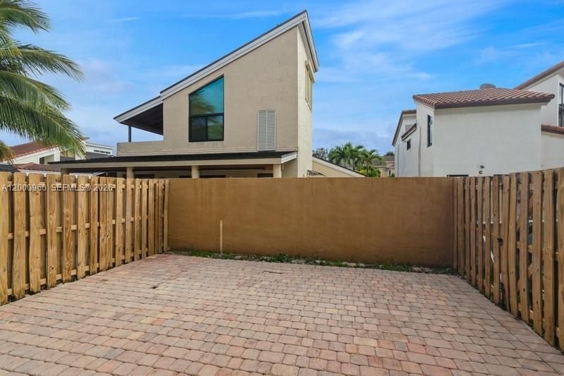 Active With Contract: $3,000 (3 beds, 2 baths, 1593 Square Feet)