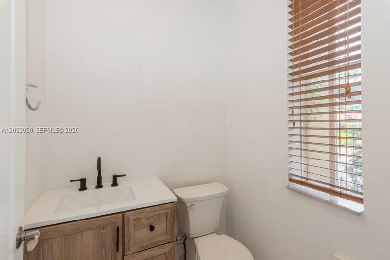 Active With Contract: $3,000 (3 beds, 2 baths, 1593 Square Feet)