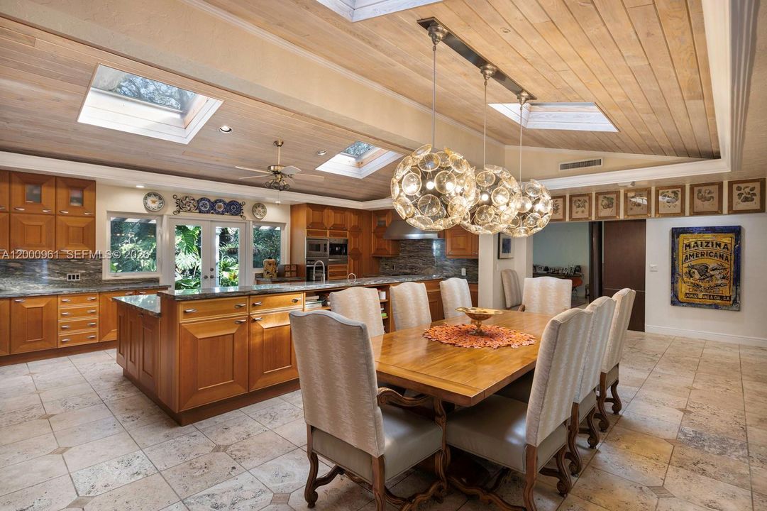 Recientemente alquilado: $39,000 (6 camas, 5 baños, 8534 Pies cuadrados)