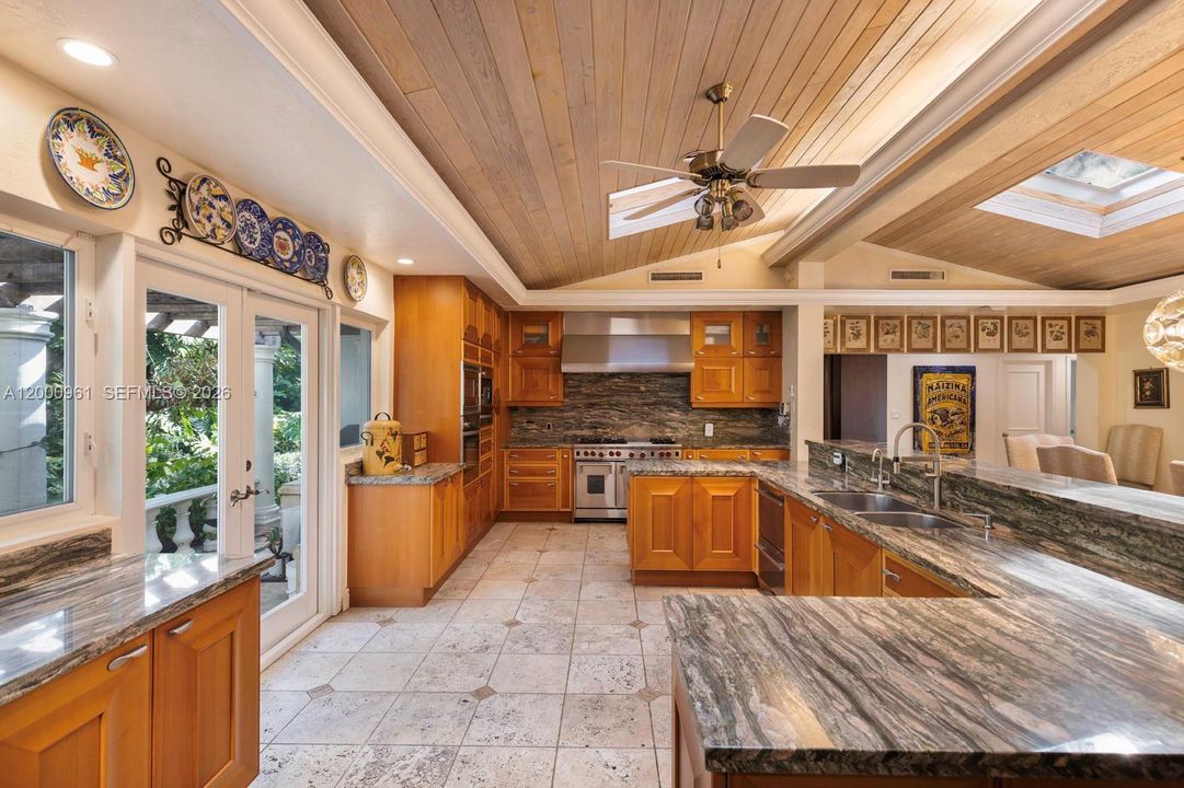 Recientemente alquilado: $39,000 (6 camas, 5 baños, 8534 Pies cuadrados)