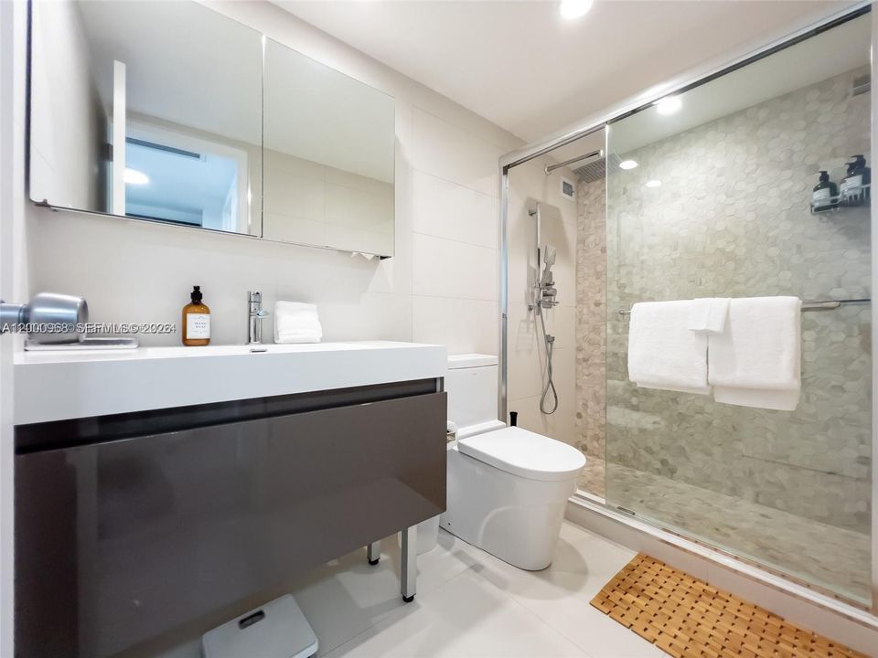 Recently Sold: $850,000 (2 beds, 2 baths, 1030 Square Feet)