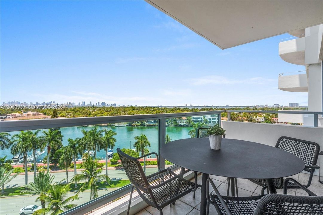 Recently Sold: $850,000 (2 beds, 2 baths, 1030 Square Feet)