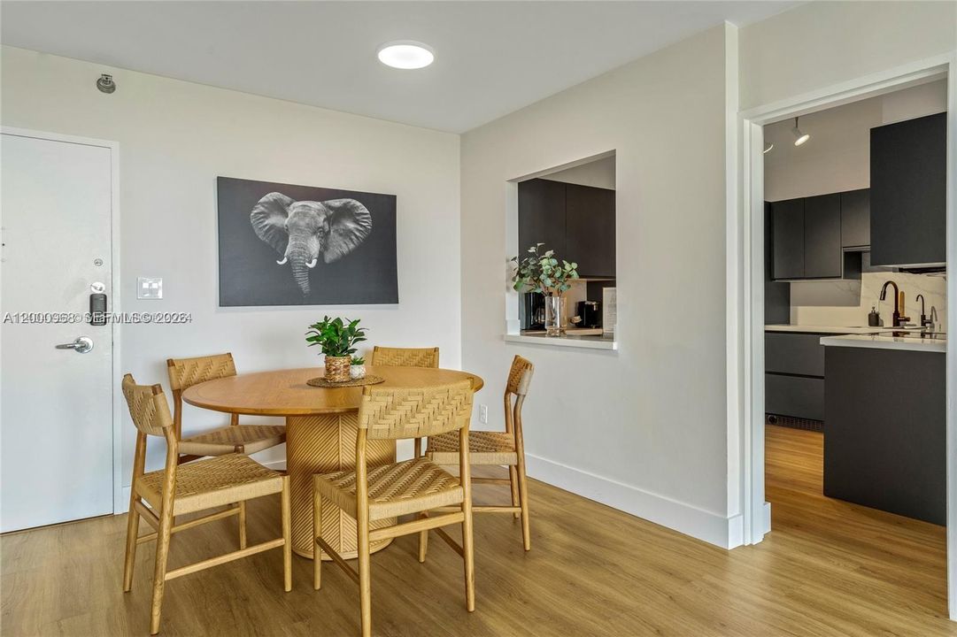 Recently Sold: $850,000 (2 beds, 2 baths, 1030 Square Feet)