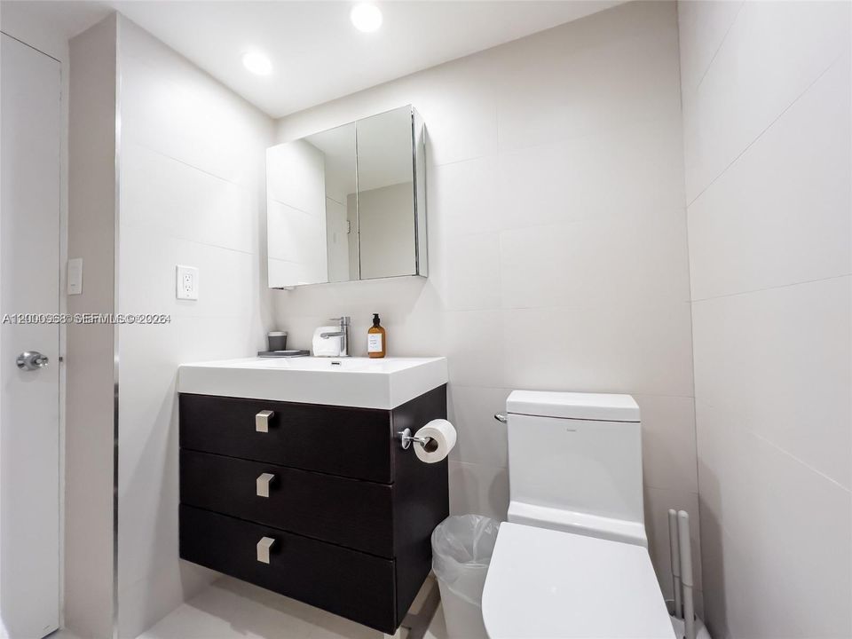 Recently Sold: $850,000 (2 beds, 2 baths, 1030 Square Feet)