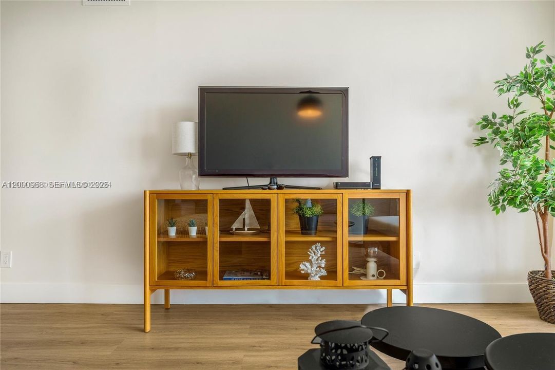 Recently Sold: $850,000 (2 beds, 2 baths, 1030 Square Feet)