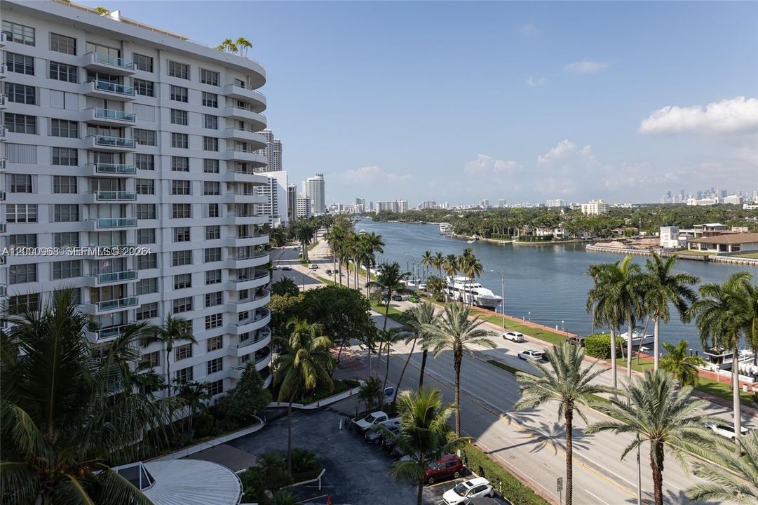 Recently Sold: $850,000 (2 beds, 2 baths, 1030 Square Feet)