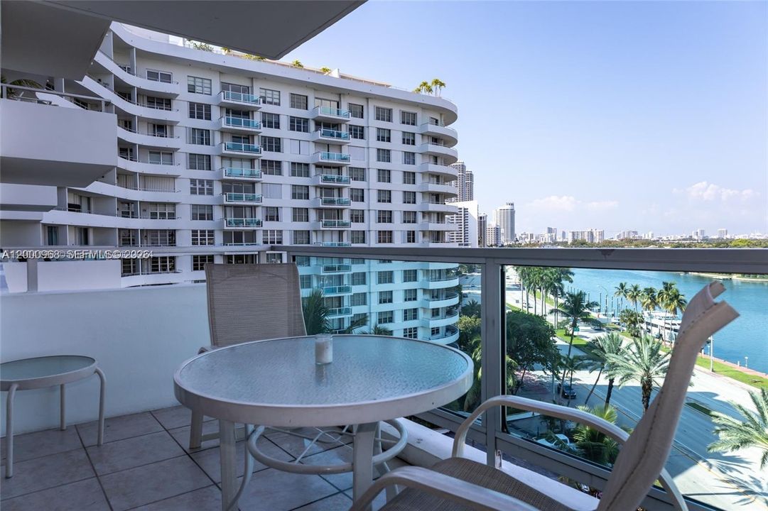 Recently Sold: $850,000 (2 beds, 2 baths, 1030 Square Feet)
