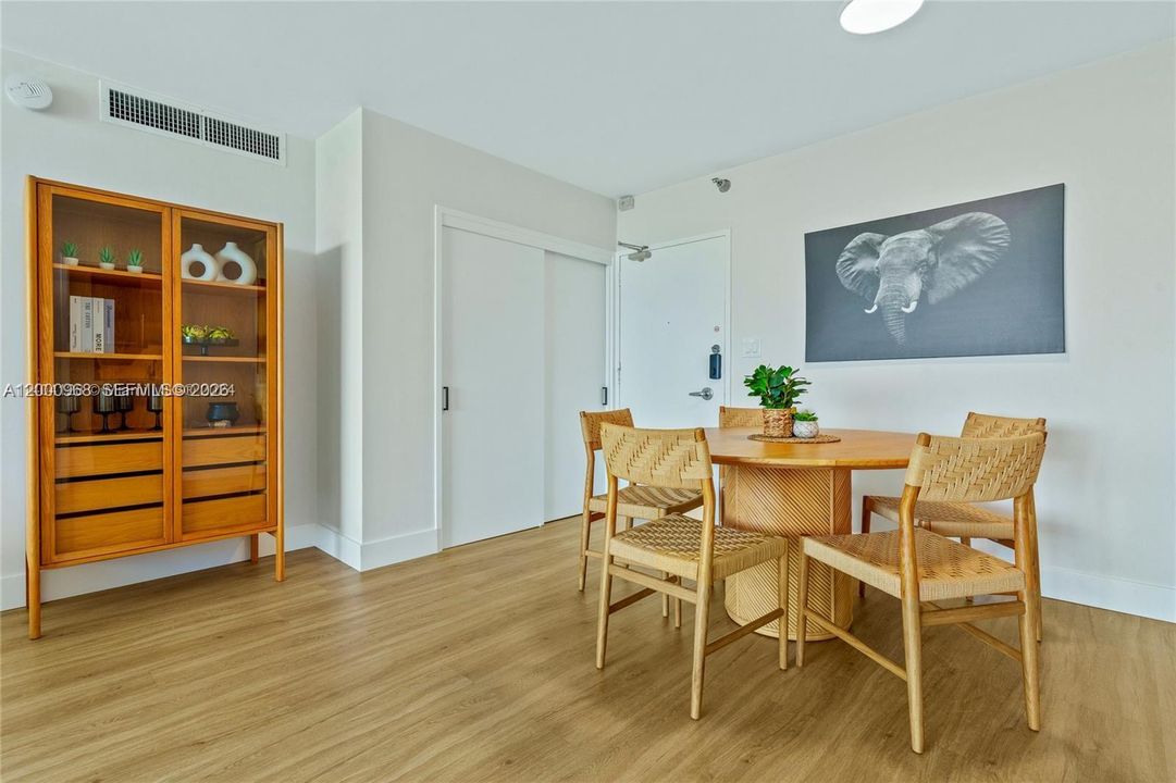 Recently Sold: $850,000 (2 beds, 2 baths, 1030 Square Feet)