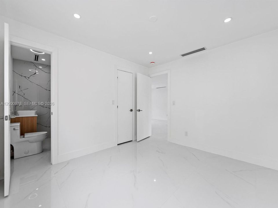 На продажу: $1,750,000 (4 спален, 2 ванн, 2494 Квадратных фут)