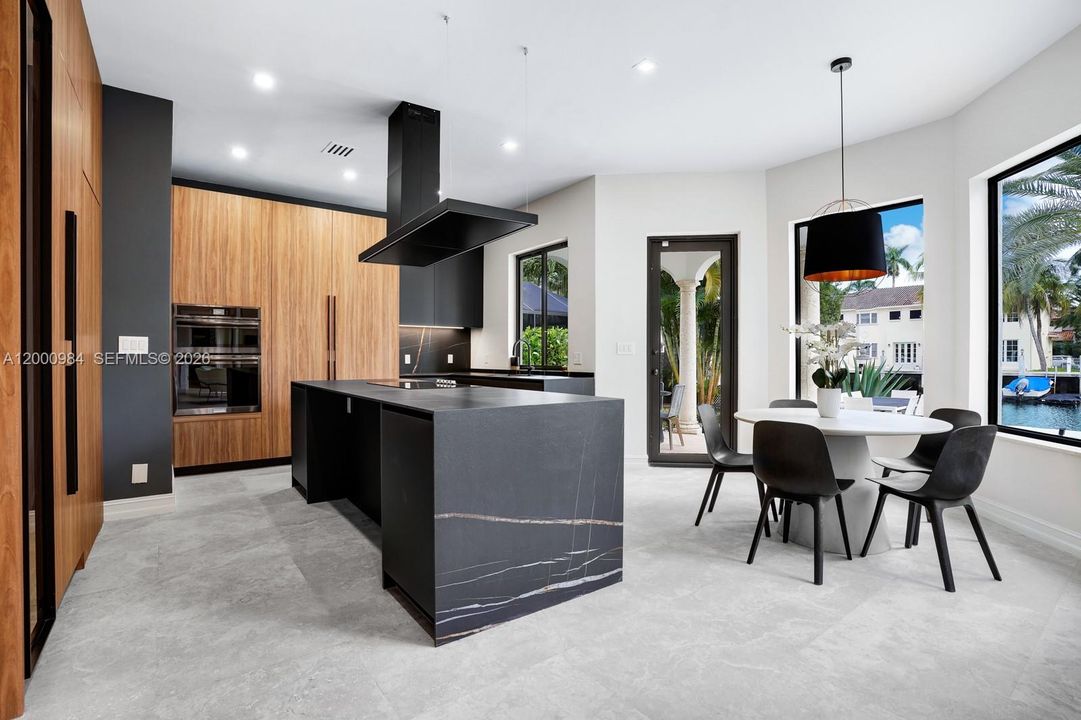 En Venta: $5,990,000 (5 camas, 5 baños, 4632 Pies cuadrados)