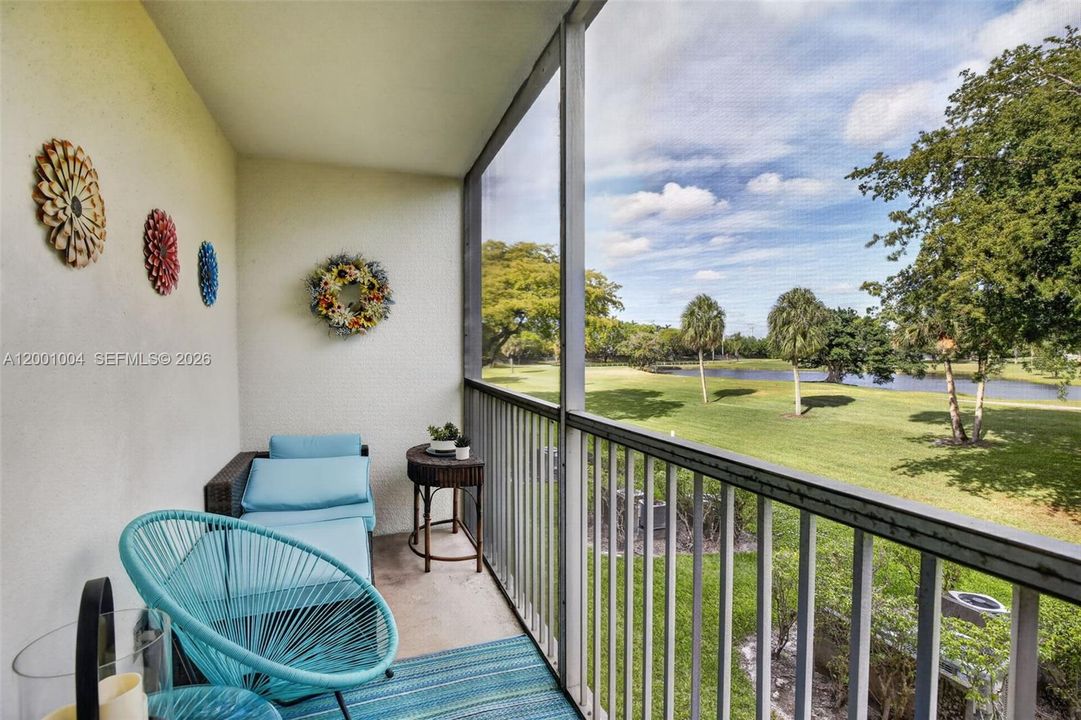 For Sale: $139,000 (1 beds, 1 baths, 811 Square Feet)