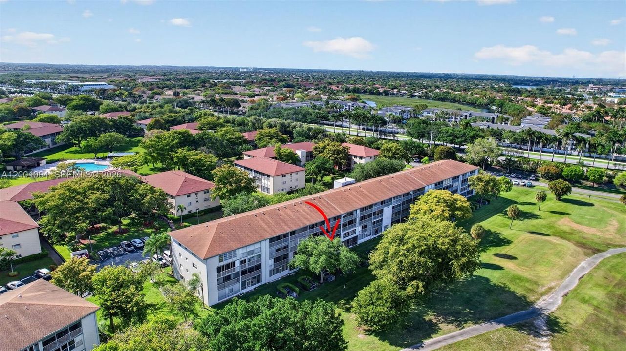 For Sale: $139,000 (1 beds, 1 baths, 811 Square Feet)