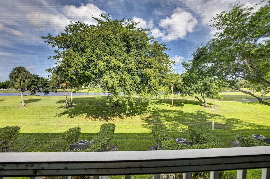 For Sale: $139,000 (1 beds, 1 baths, 811 Square Feet)