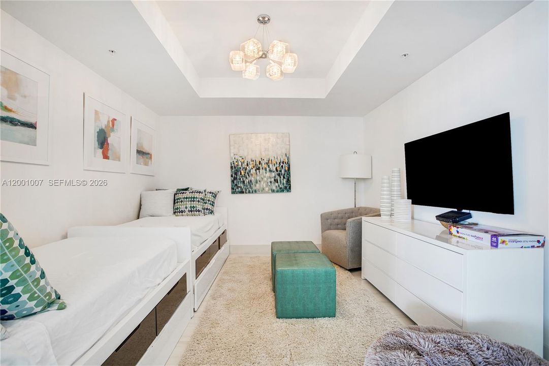 For Sale: $1,300,000 (2 beds, 3 baths, 1750 Square Feet)