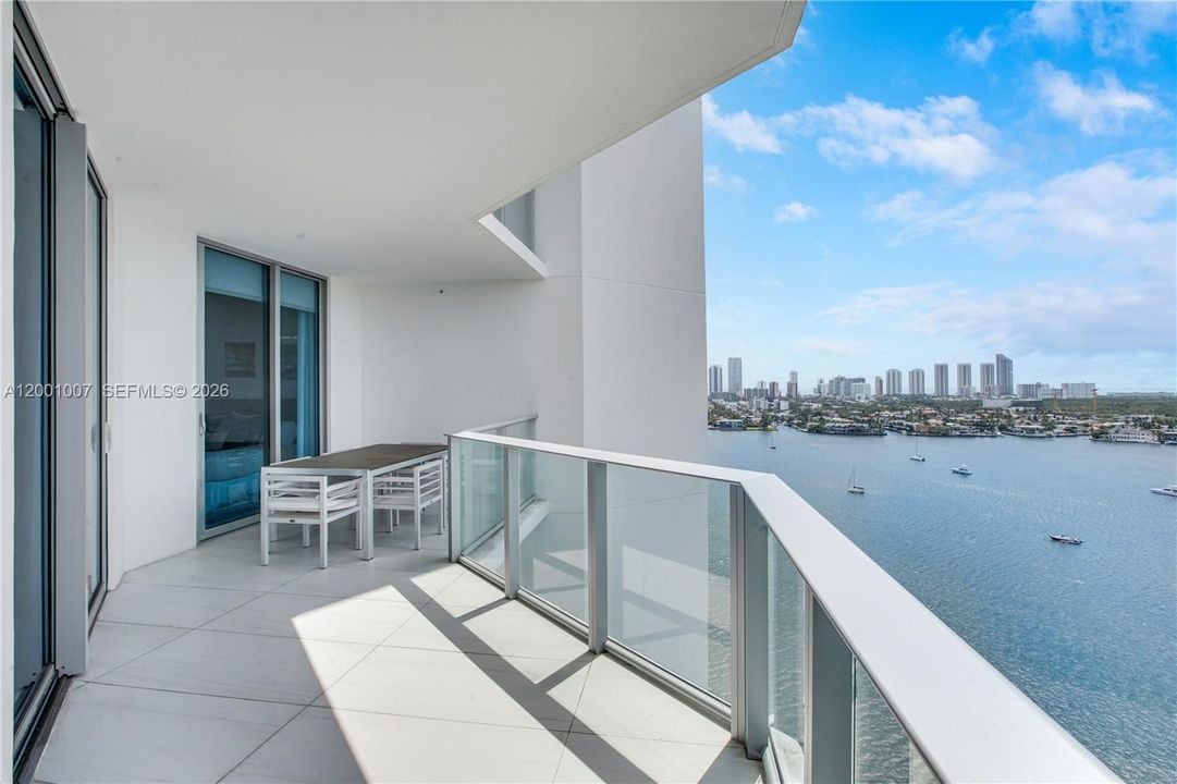 For Sale: $1,300,000 (2 beds, 3 baths, 1750 Square Feet)