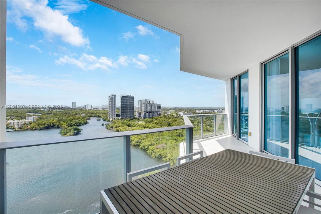 For Sale: $1,300,000 (2 beds, 3 baths, 1750 Square Feet)
